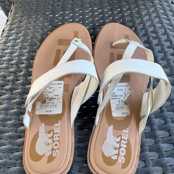 Sorel White Minimalist Sandals with Toe Loop Sz 9 - Picture 2 of 5
